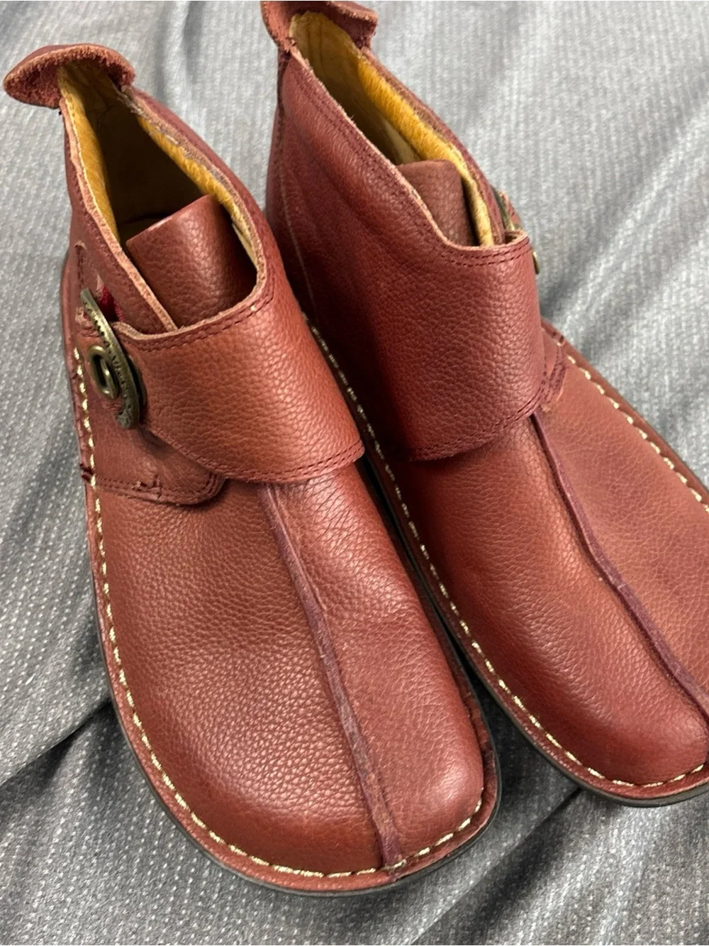 Alegria Women's Rust Brown Leather Ankle Booties